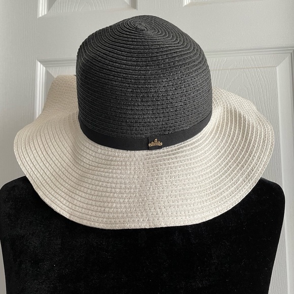 NWOT Juicy Couture Panama sophisticated well structured hat-excellent condition - Picture 6 of 10